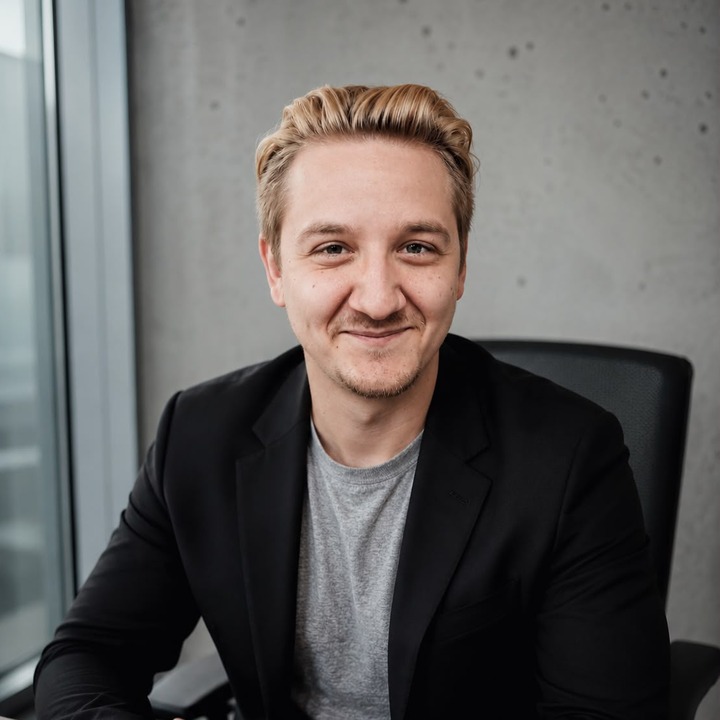 Tomas - Manager